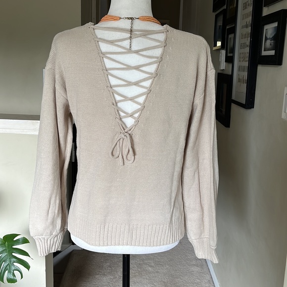 Lace up sweater - Picture 10 of 13